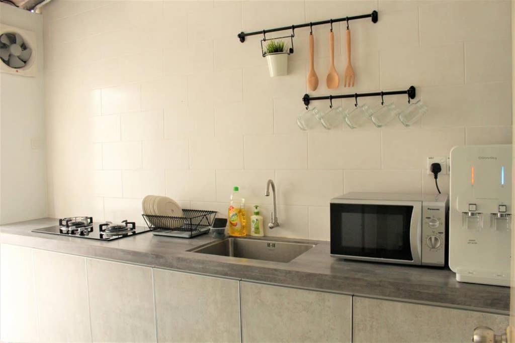 New Seaview Cozy Modern Beach House Танджунг Бунга Екстериор снимка
