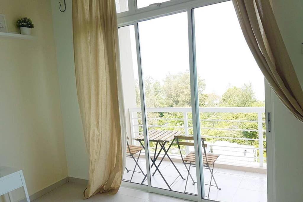New Seaview Cozy Modern Beach House Танджунг Бунга Екстериор снимка