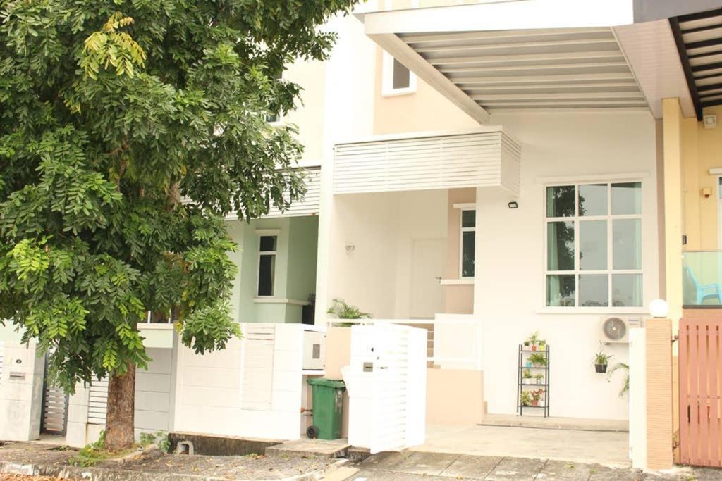 New Seaview Cozy Modern Beach House Танджунг Бунга Екстериор снимка