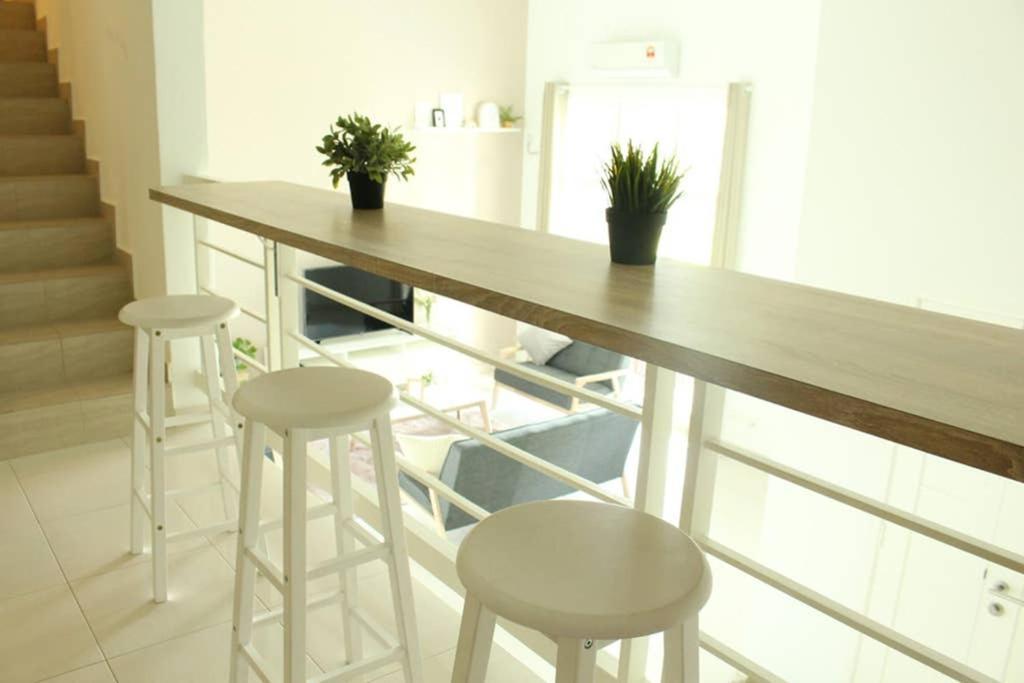 New Seaview Cozy Modern Beach House Танджунг Бунга Екстериор снимка